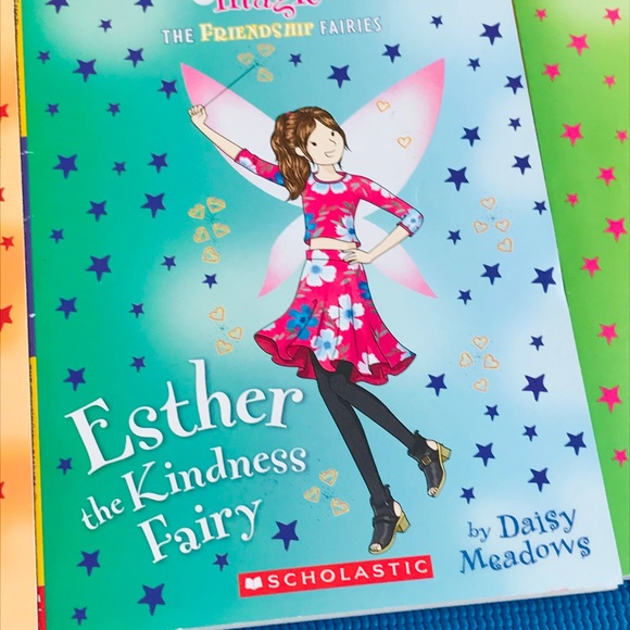 4 rainbow magic books - Picture 3 of 5